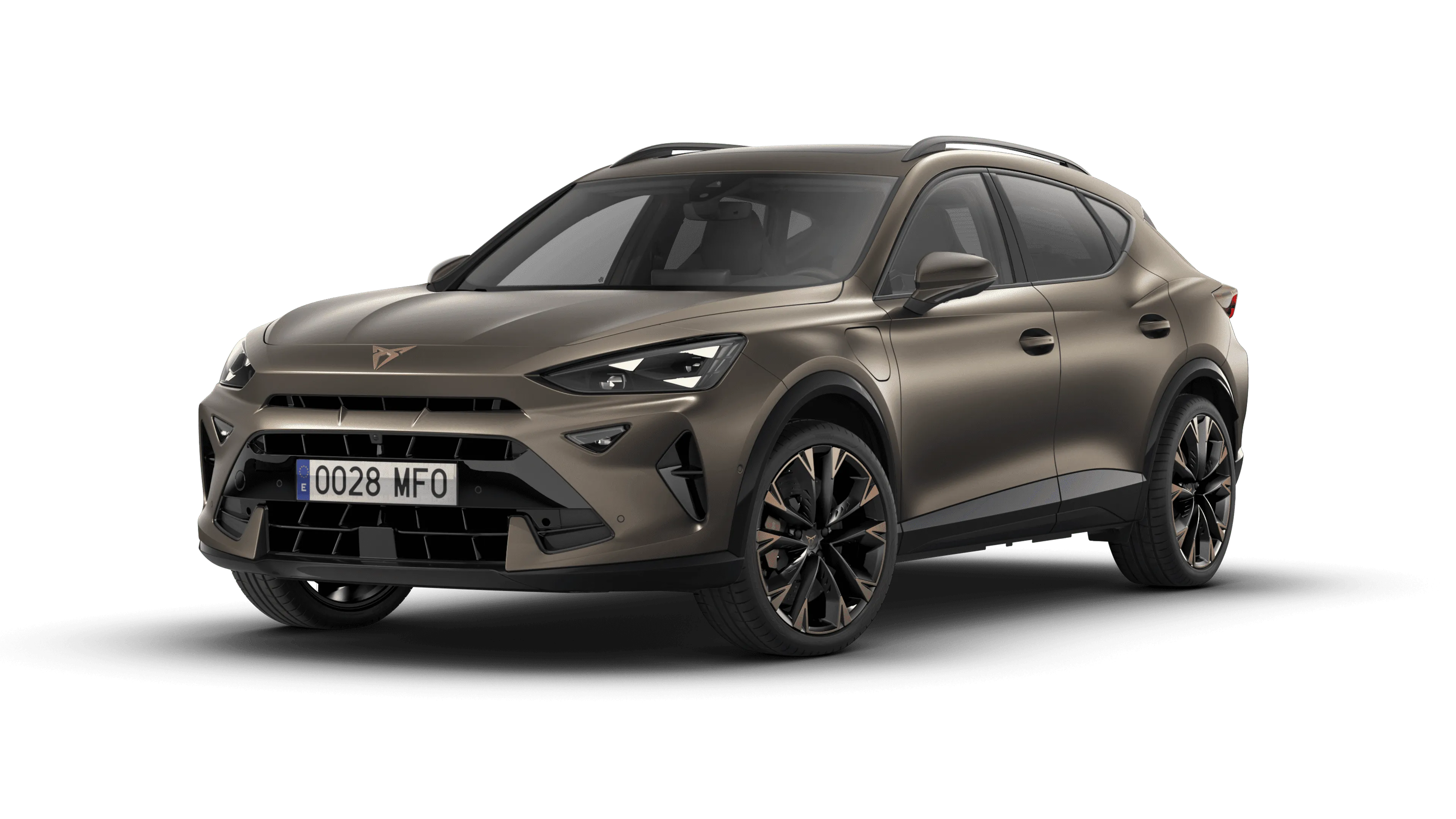 vista frontal de três quartos do novo cupra formentor 2025 em century bronze mate, realçando o design frontal do veículo, os detalhes em cobre e o acabamento mate