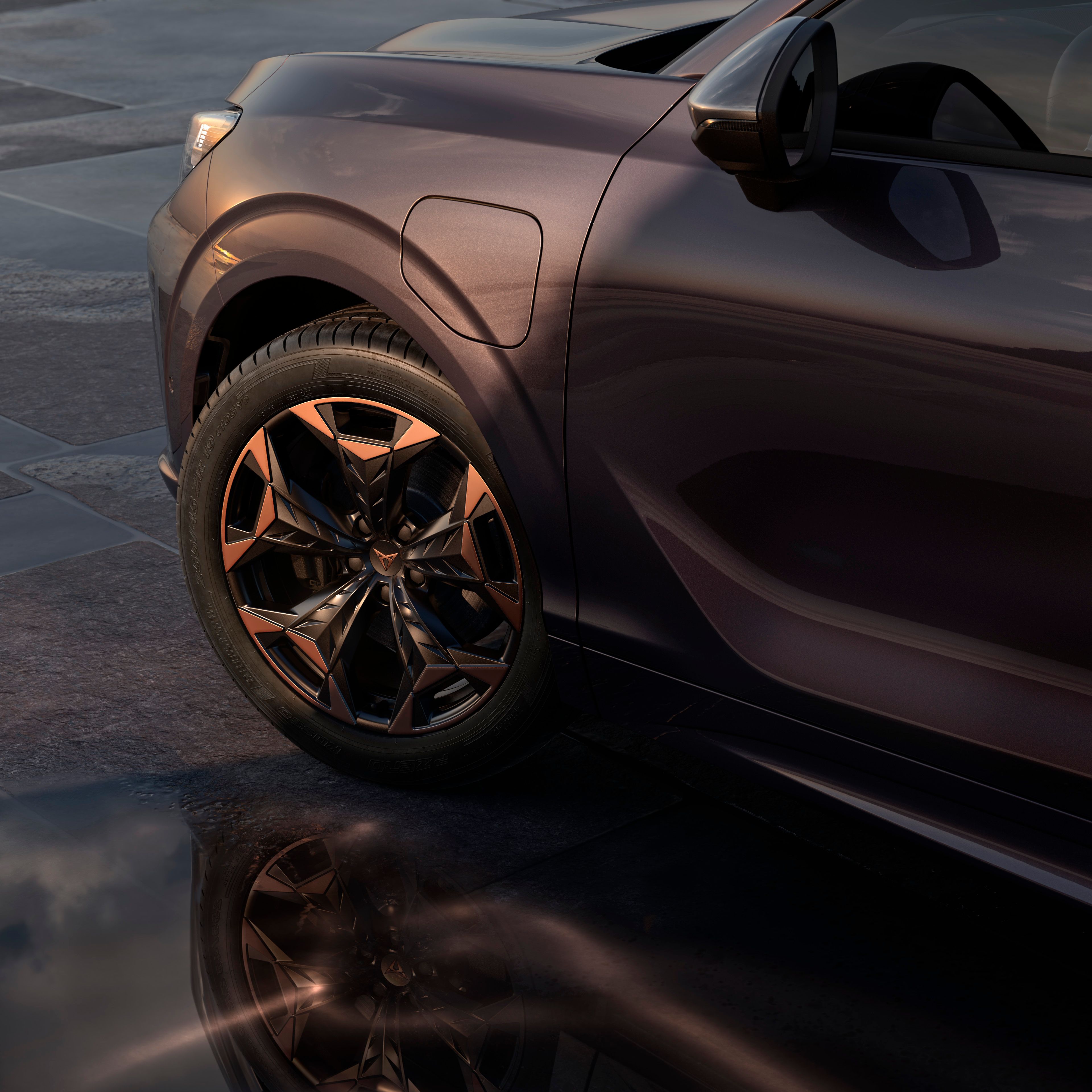 Jantes de liga leve 19" Cosmic Copper em preto com detalhes em cobre do CUPRA Terramar 