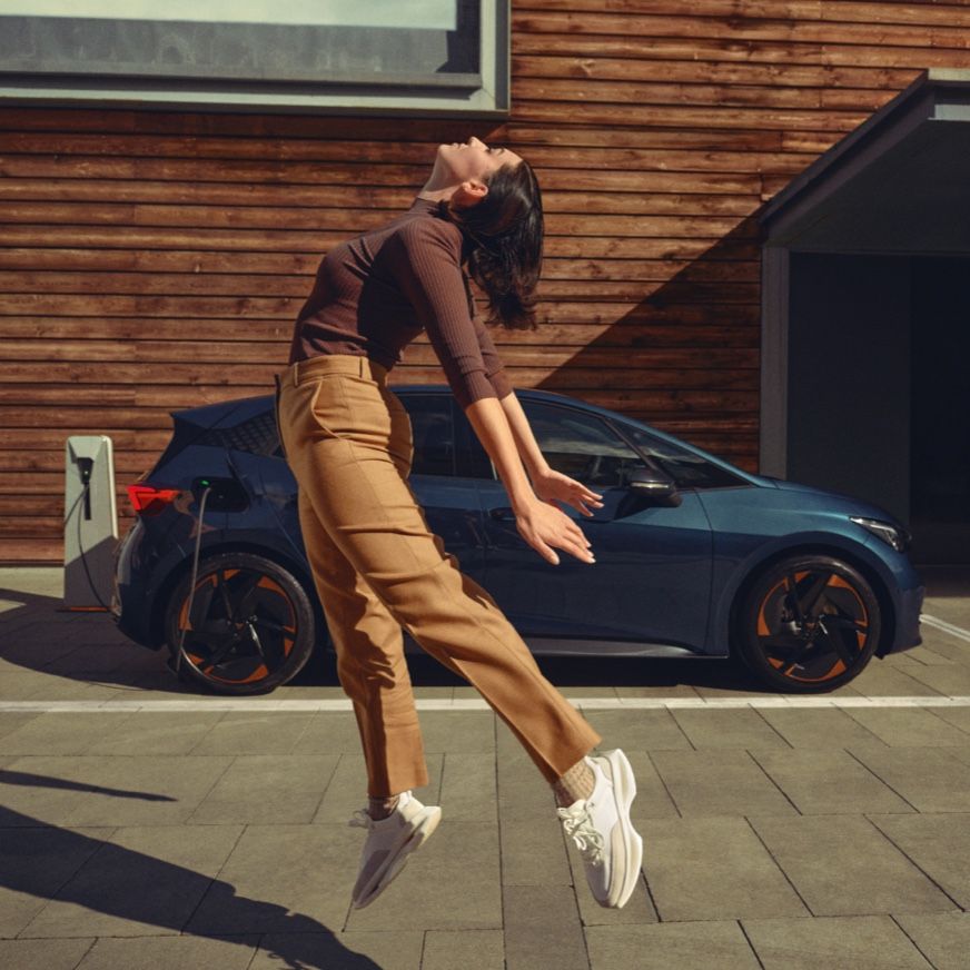 CUPRA Formentor 2020 em cinzento a carregar.