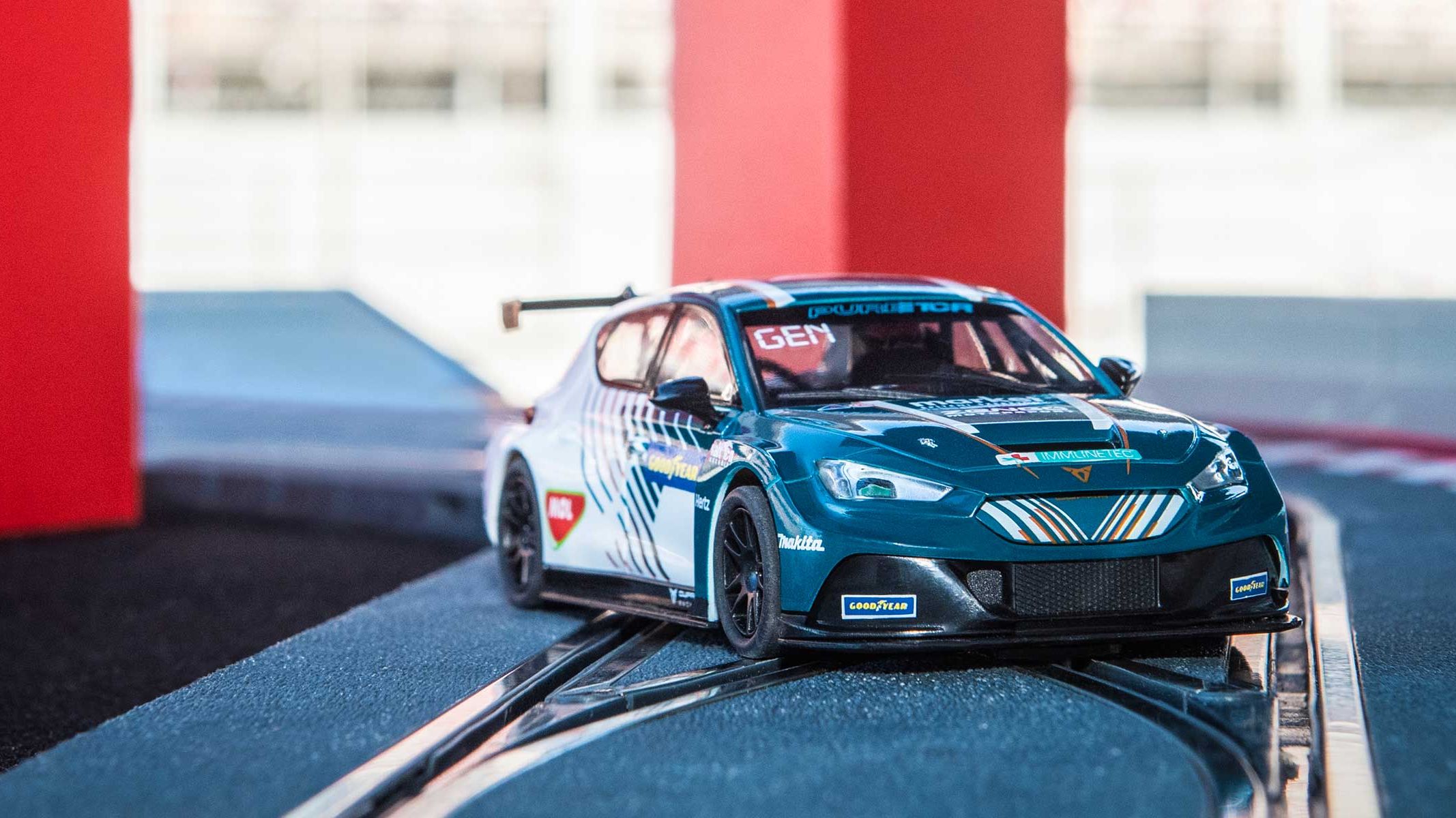 CUPRA faz parceria com Scalextric para criar a edição Team CUPRA, que inclui o CUPRA e-Racer