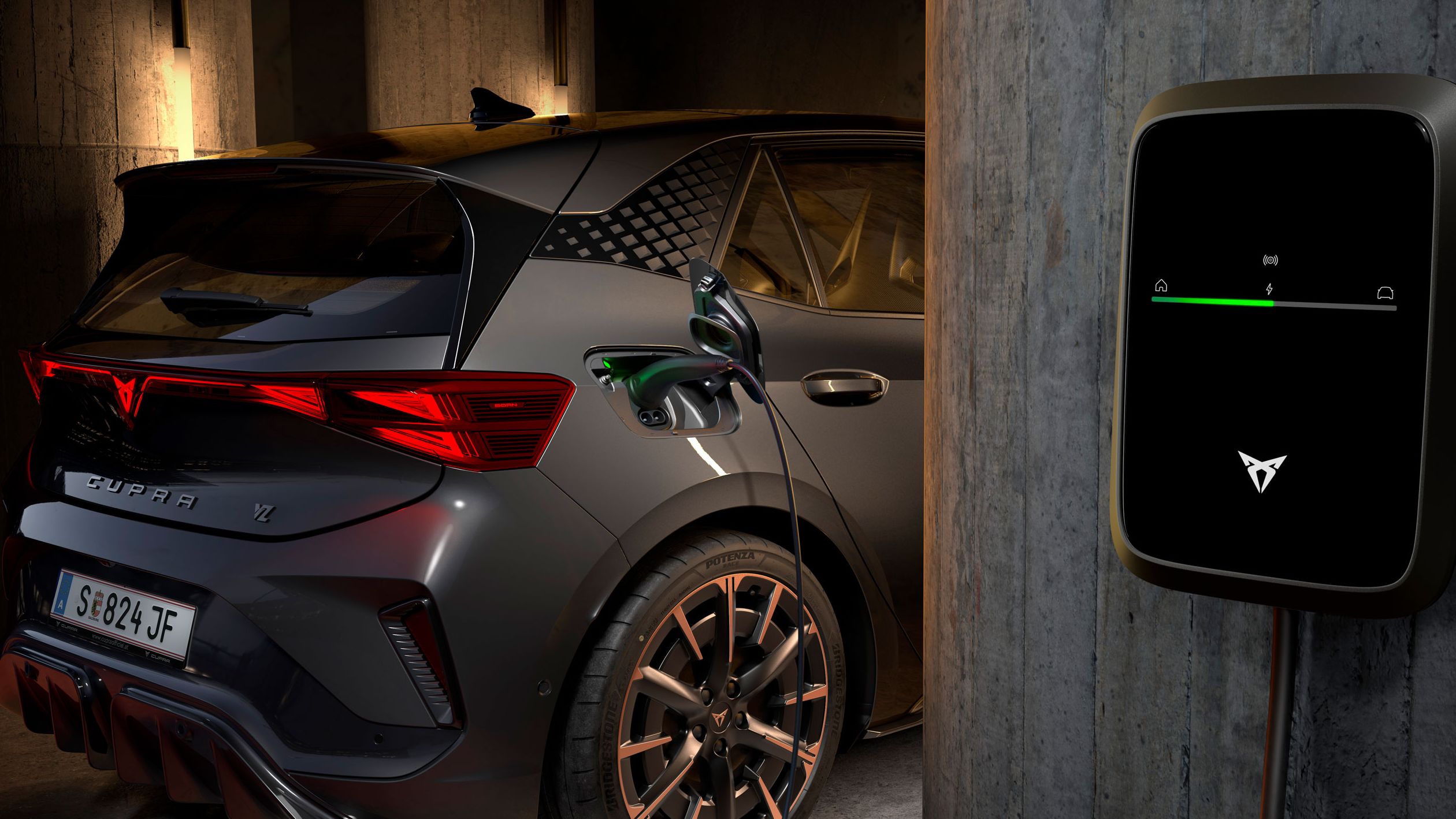 Ladesystem des CUPRA Born VZ. Das Auto wird bequem zu Hause aufgeladen.