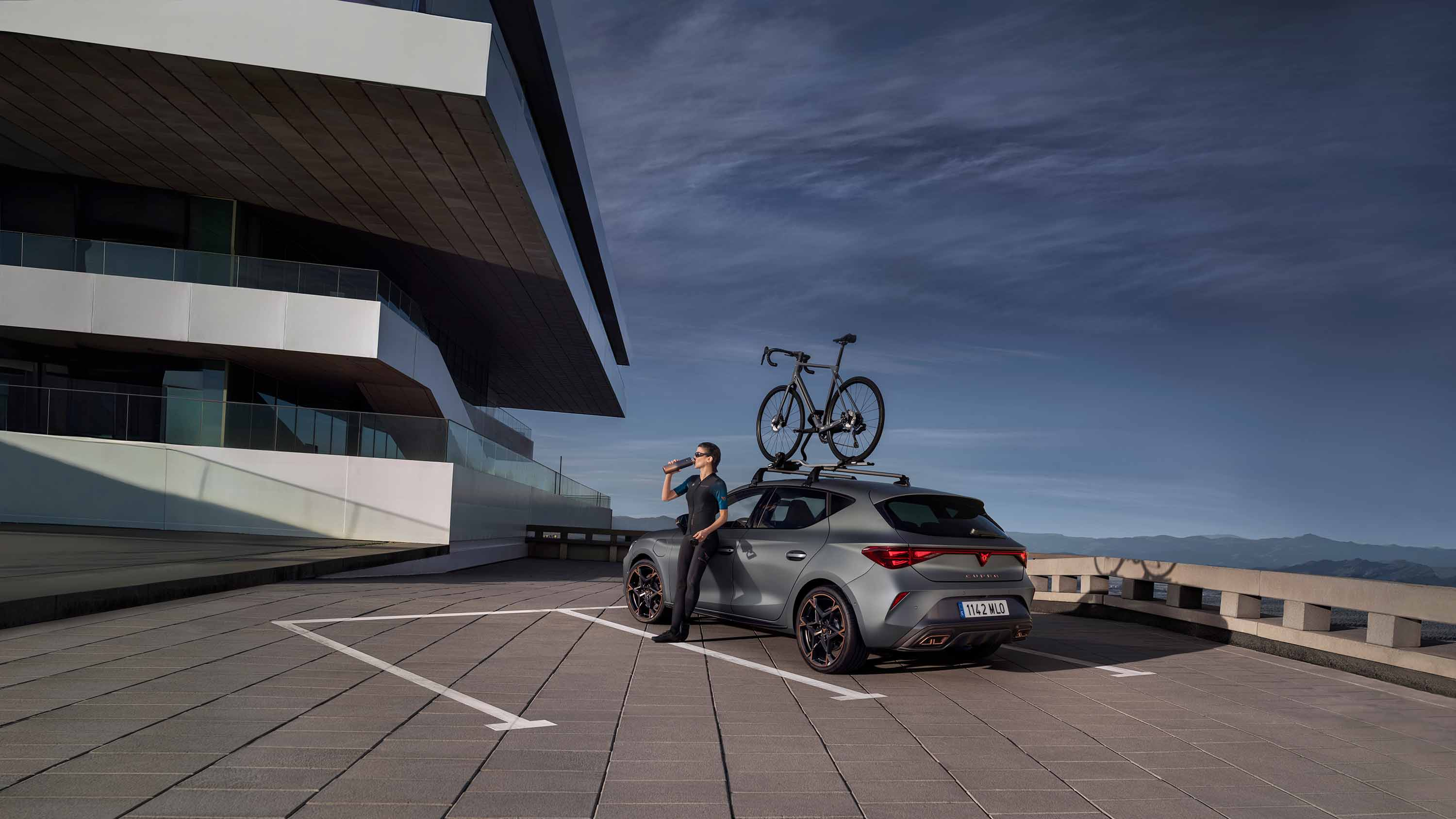 novo CUPRA Leon com acessório porta- bicicletas novo CUPRA Leon com acessório porta- bicicletas