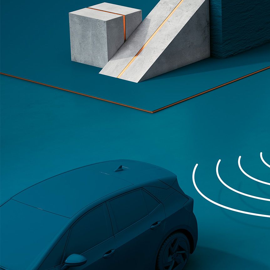 CUPRA Born na cor azul aurora com cruise control adaptativo. 
