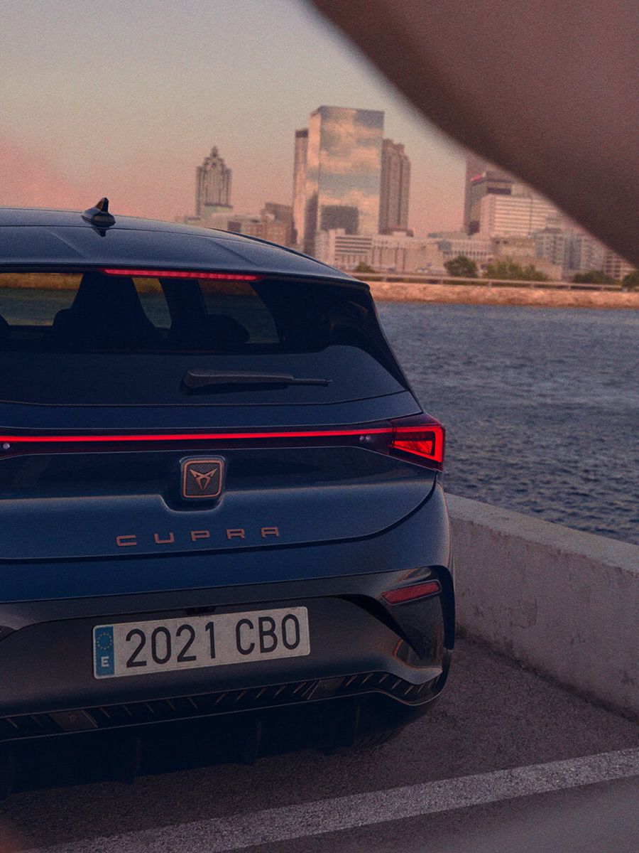 Descubra como atualizar o GPS do CUPRA Born e navegue com confiança. Guia passo a passo para manter o seu sistema de navegação sempre atualizado.