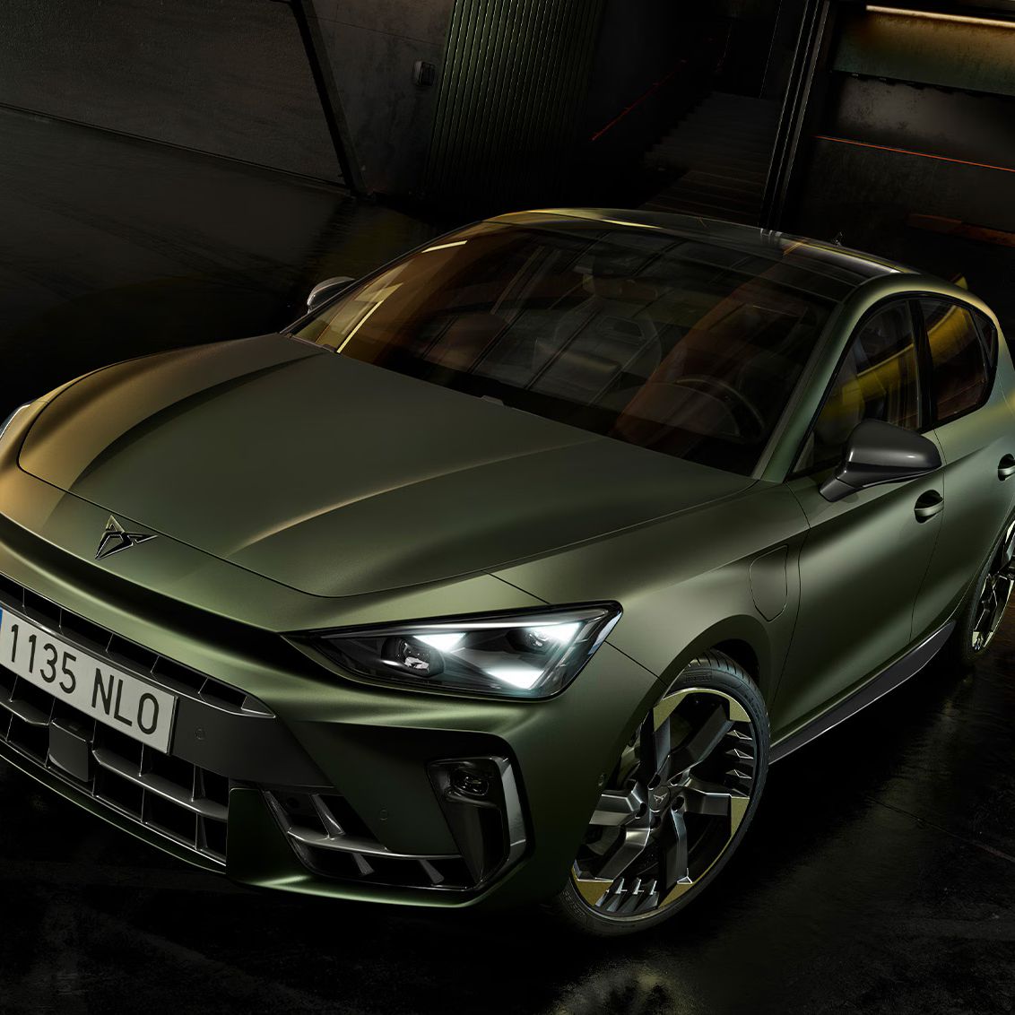 Design exterior do cupra leon tribe edition em Manganese mate e jantes Sulfur de liga leve de 19 polegadas 