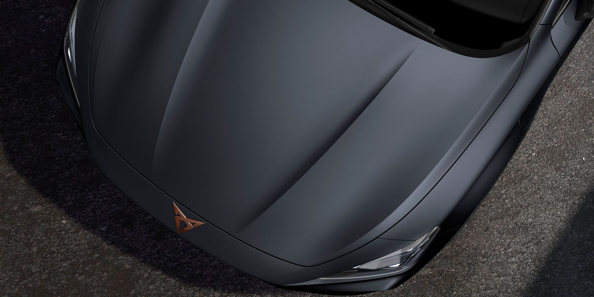 Vista panorâmica do novo CUPRA Formentor SUV coupé 2025 em cinzento magnetic tech mate.