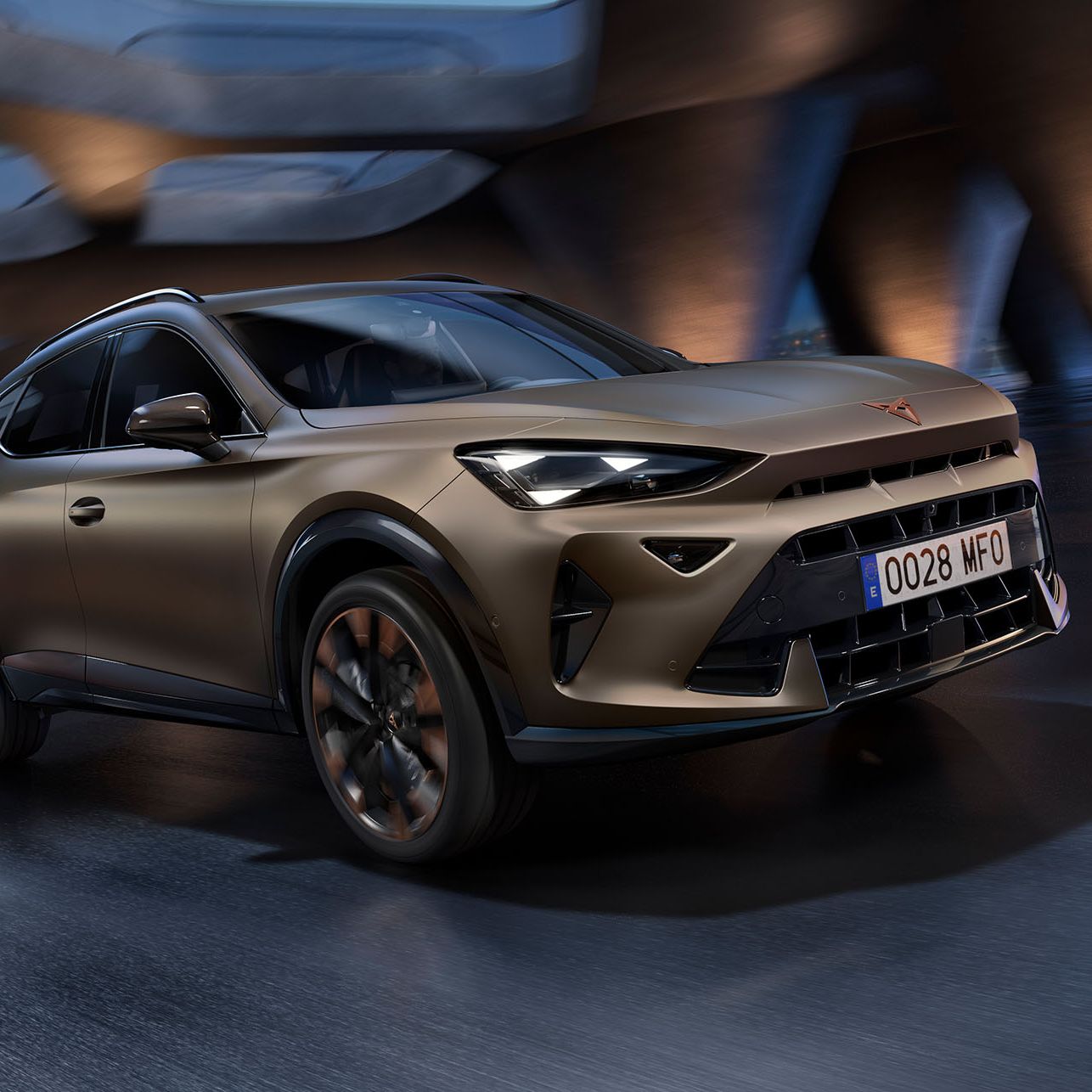 Novo CUPRA Formentor 2025 na cor century bronze mate, em movimento com repartidor de binário.