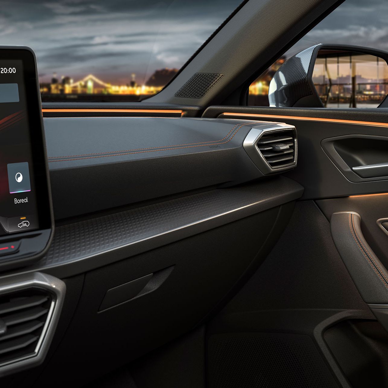 novo cupra leon sportstourer upgrade de tecnologia equipamento edge, iluminação ambiente e sistema de infoentretenimento. Keyless avançado, sistema antirroubo e uma câmara de visão traseira.