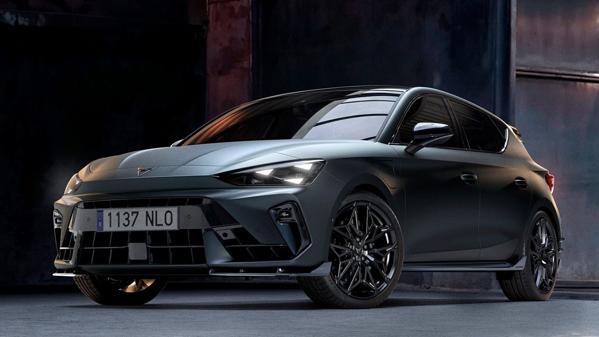 Vista de baixo do CUPRA Leon equipado com o Custom Pack ABT.