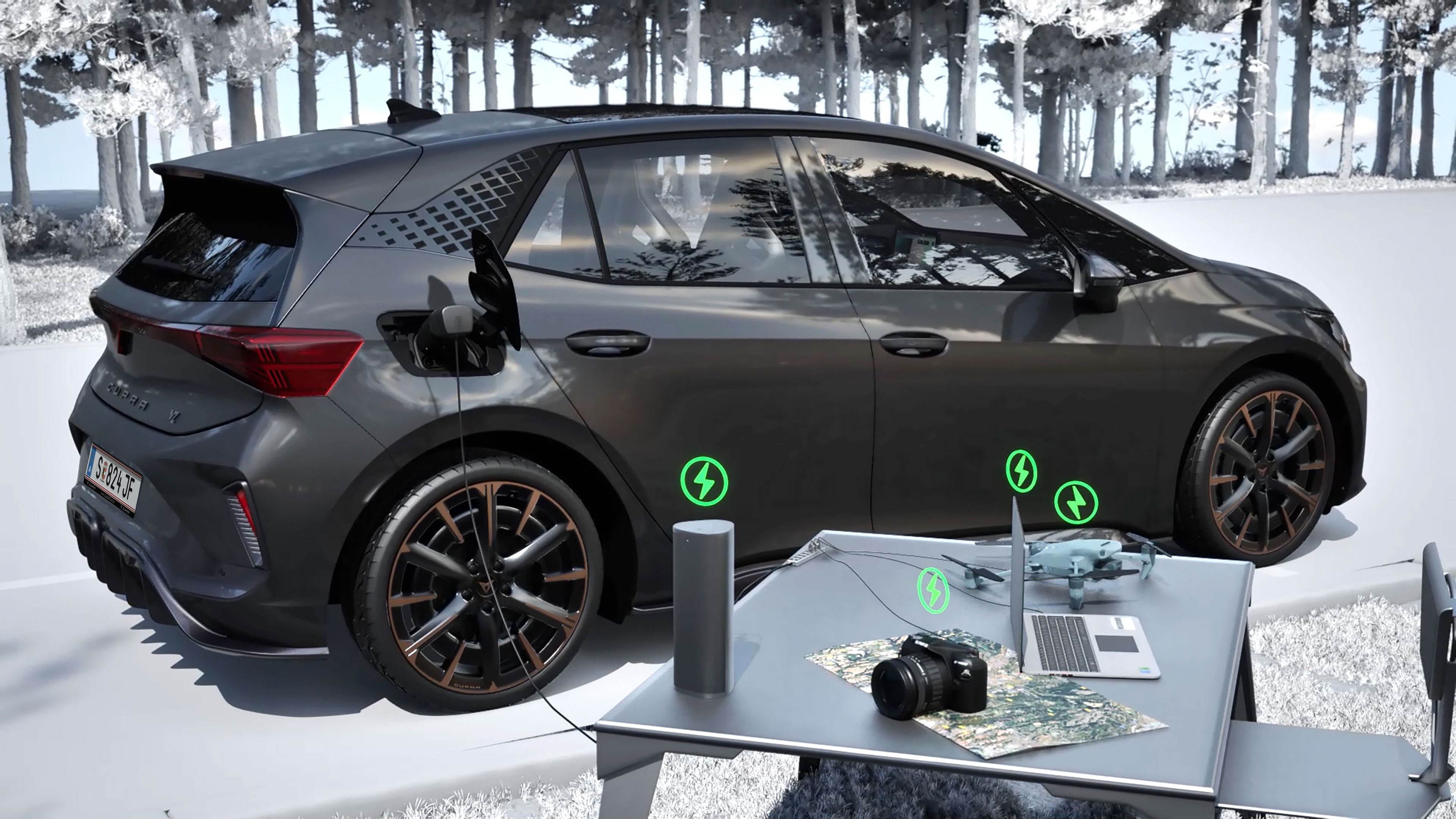 : CUPRA Born VZ em cinzento Timanfaya estacionado num cenário exterior, a demonstrar o funcionamento da funcionalidade Vehicle to Load