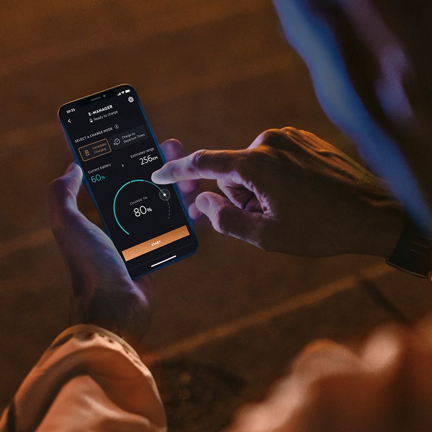 Proprietária CUPRA ligado à My CUPRA app para definir o tempo de carregamento