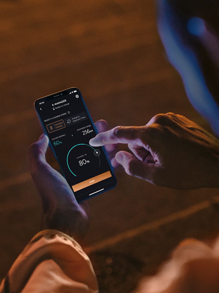 Proprietária CUPRA ligado à My CUPRA app para definir o tempo de carregamento