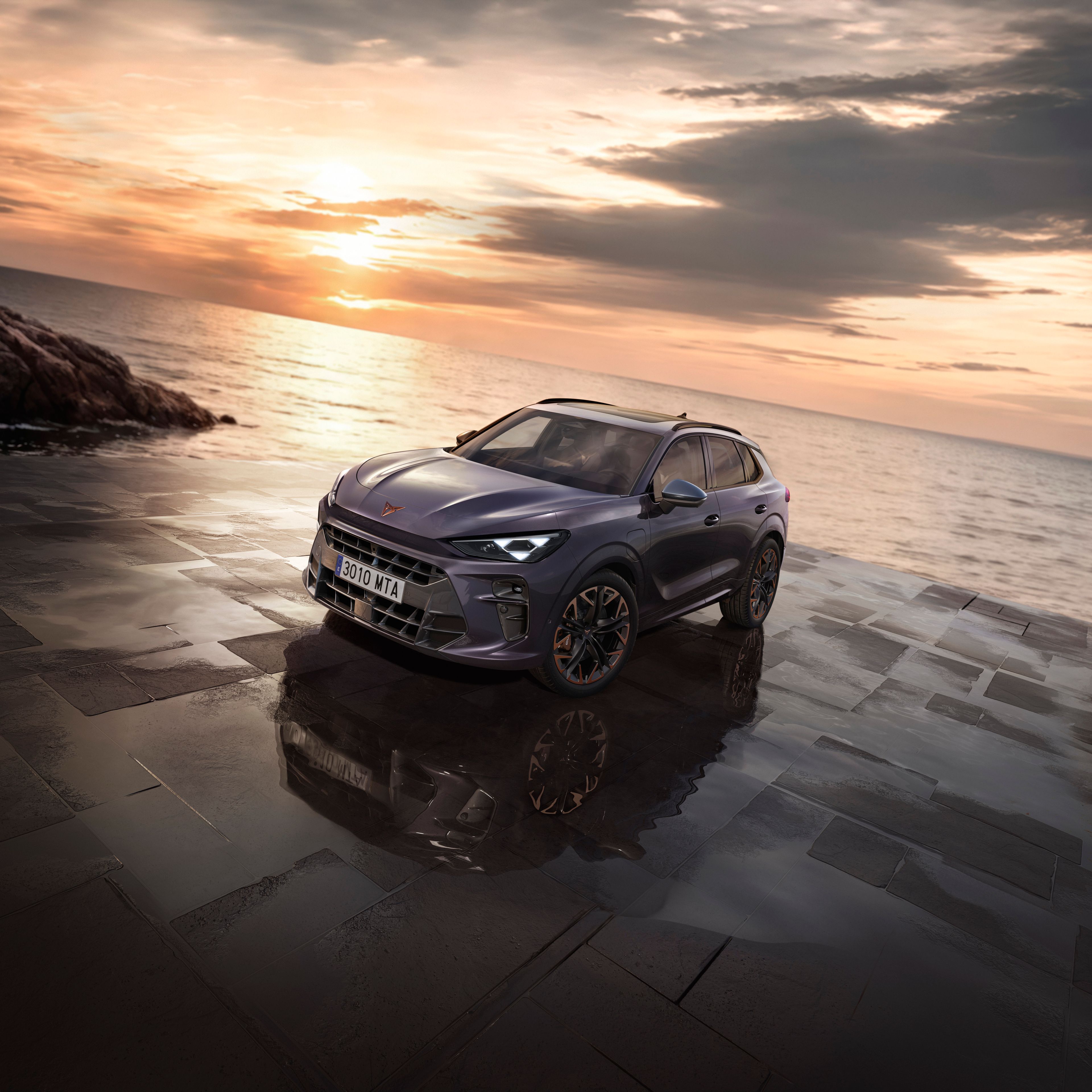 Vista frontal do CUPRA Terramar VZ em cor dark void com jantes de 20” 
