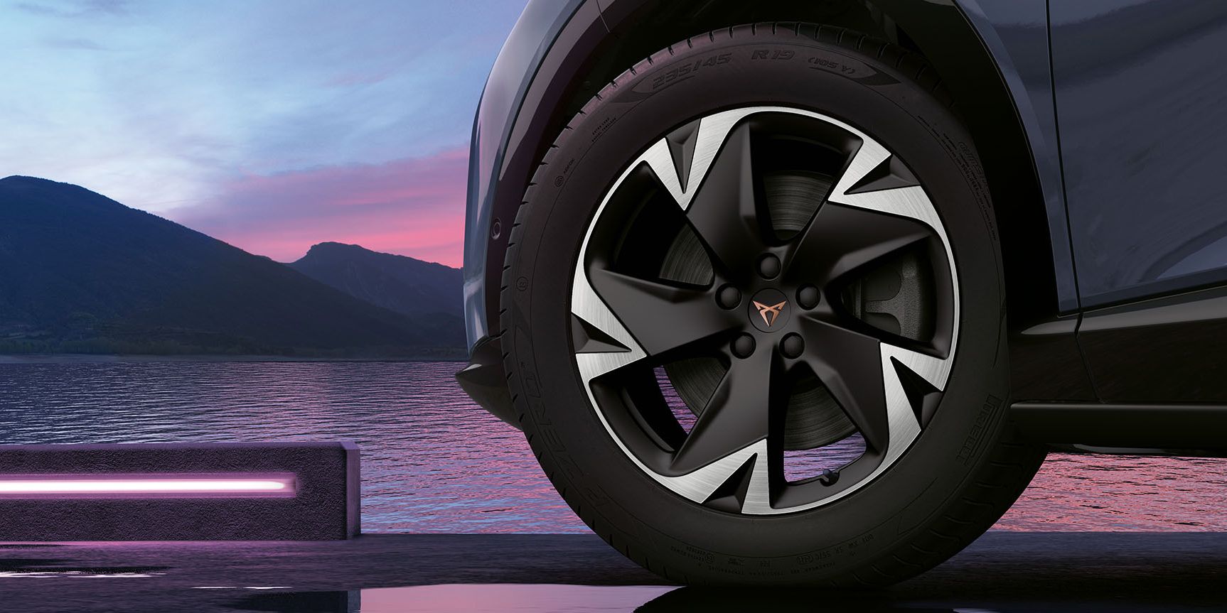 Novas jantes aero 2024 do novo cupra tavascan sport em preto mate de 19 polegadas