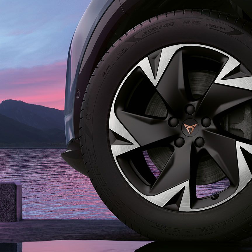 Novas jantes aero 2024 do novo cupra tavascan sport em preto mate de 19 polegadas