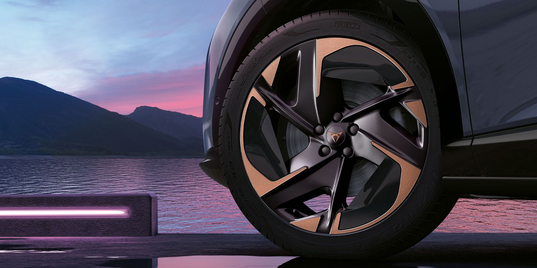jantes aero de 21 polegadas com detalhes em cobre e preto acetinado para novo cupra tavascan