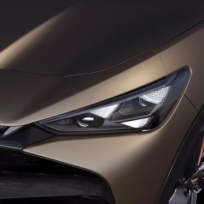 novo CUPRA tavascan na cor century bronze mate.