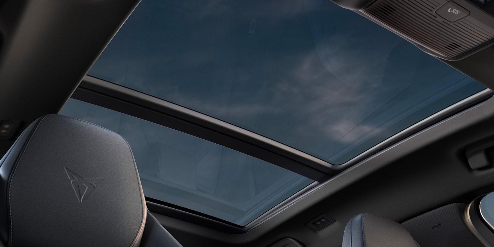 CUPRA Formentor equipado com teto de abrir elétrico