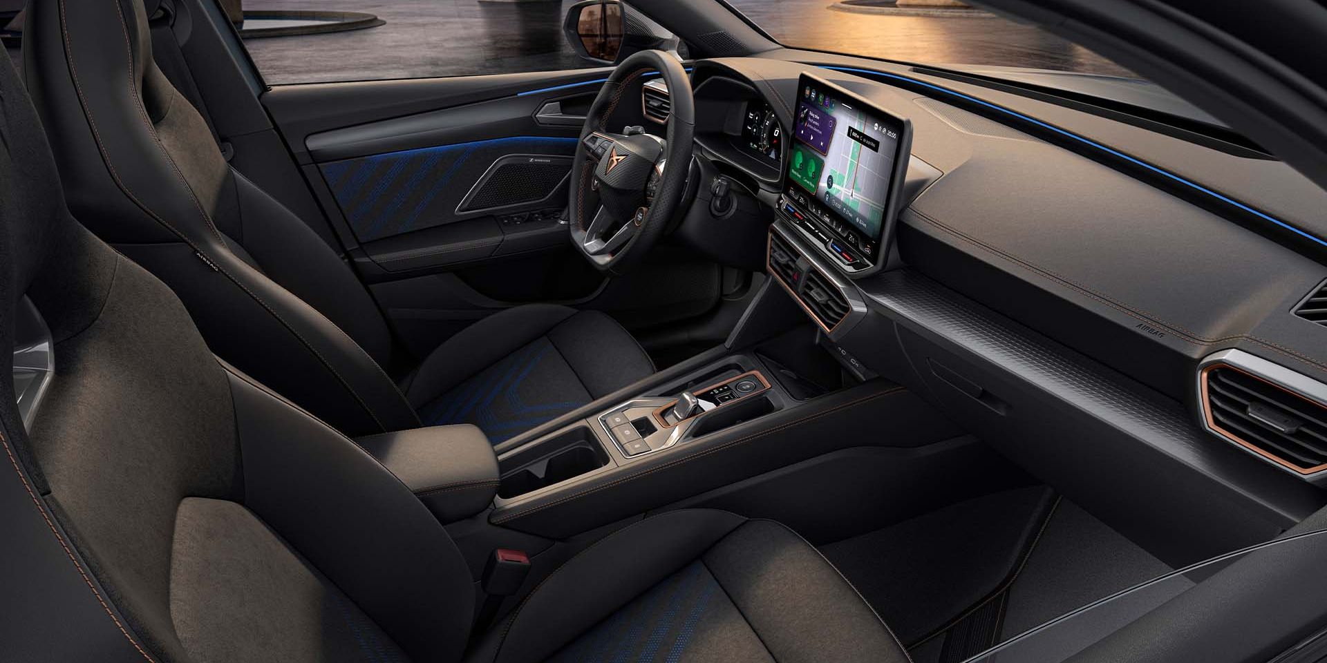 novo cupra leon sportstourer design interior dinâmico, bancos em material reciclado de microfibra vegan, funções de memória elétrica e aquecimento.