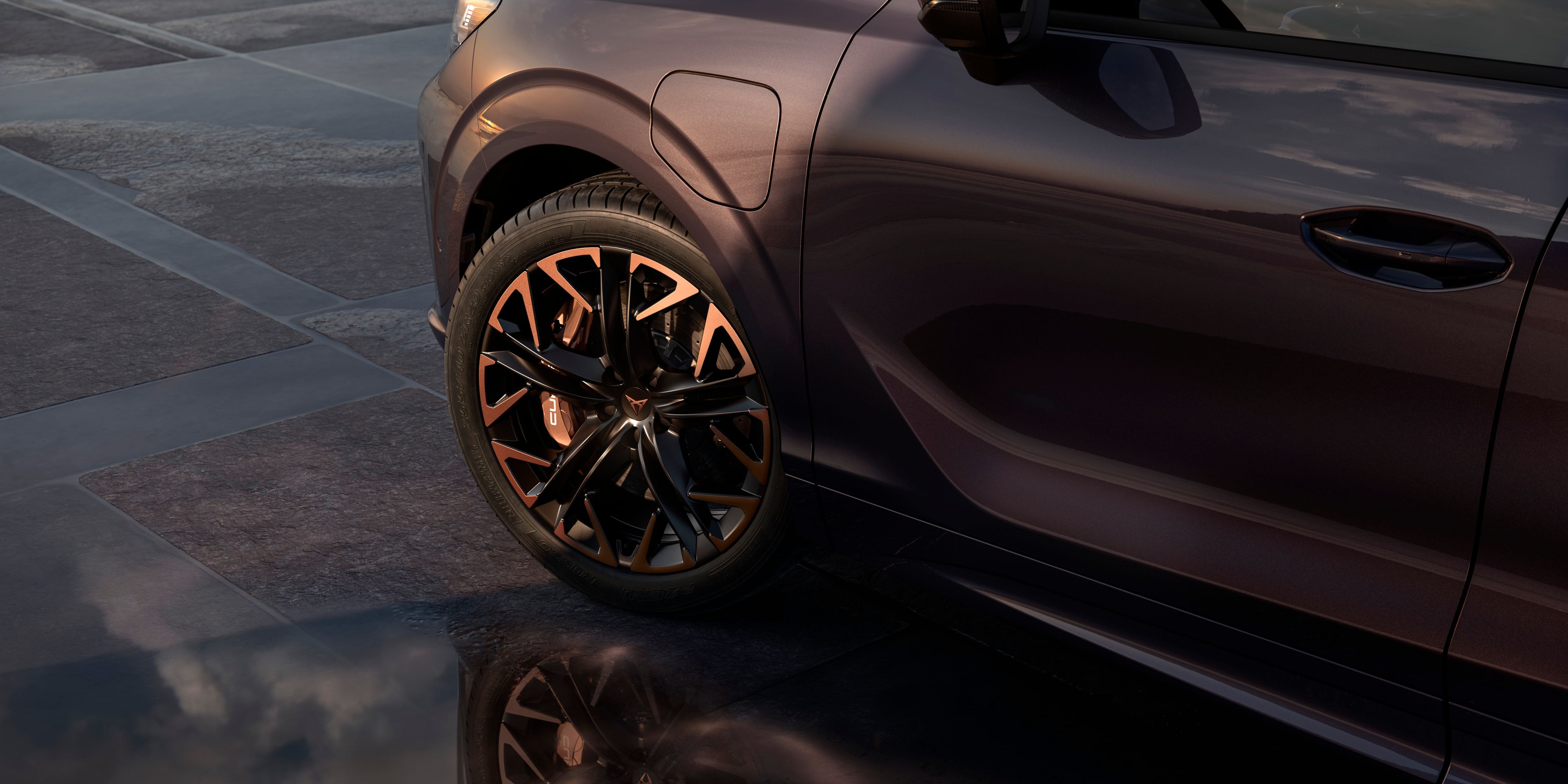 Jantes de 20” polegadas em preto com detalhes em cobre 