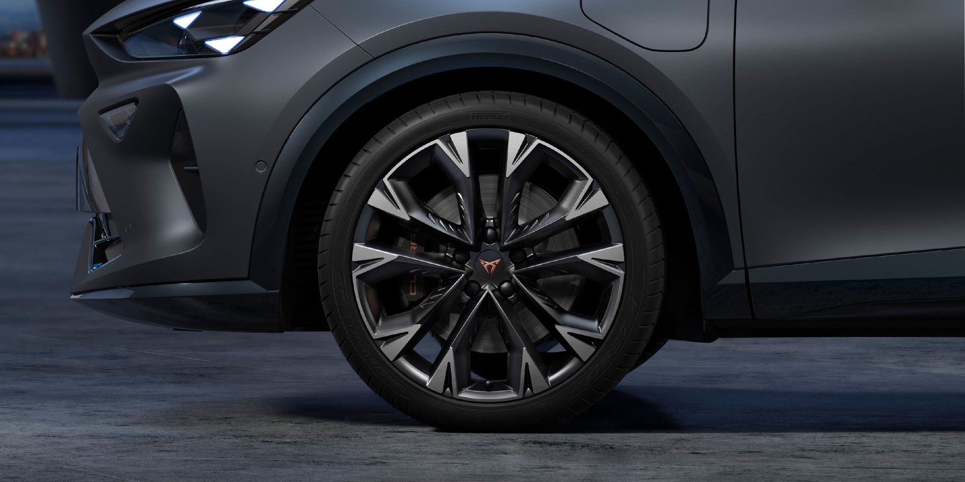 Novas jantes em liga leve do CUPRA Formentor com logótipo no centro, faróis LED