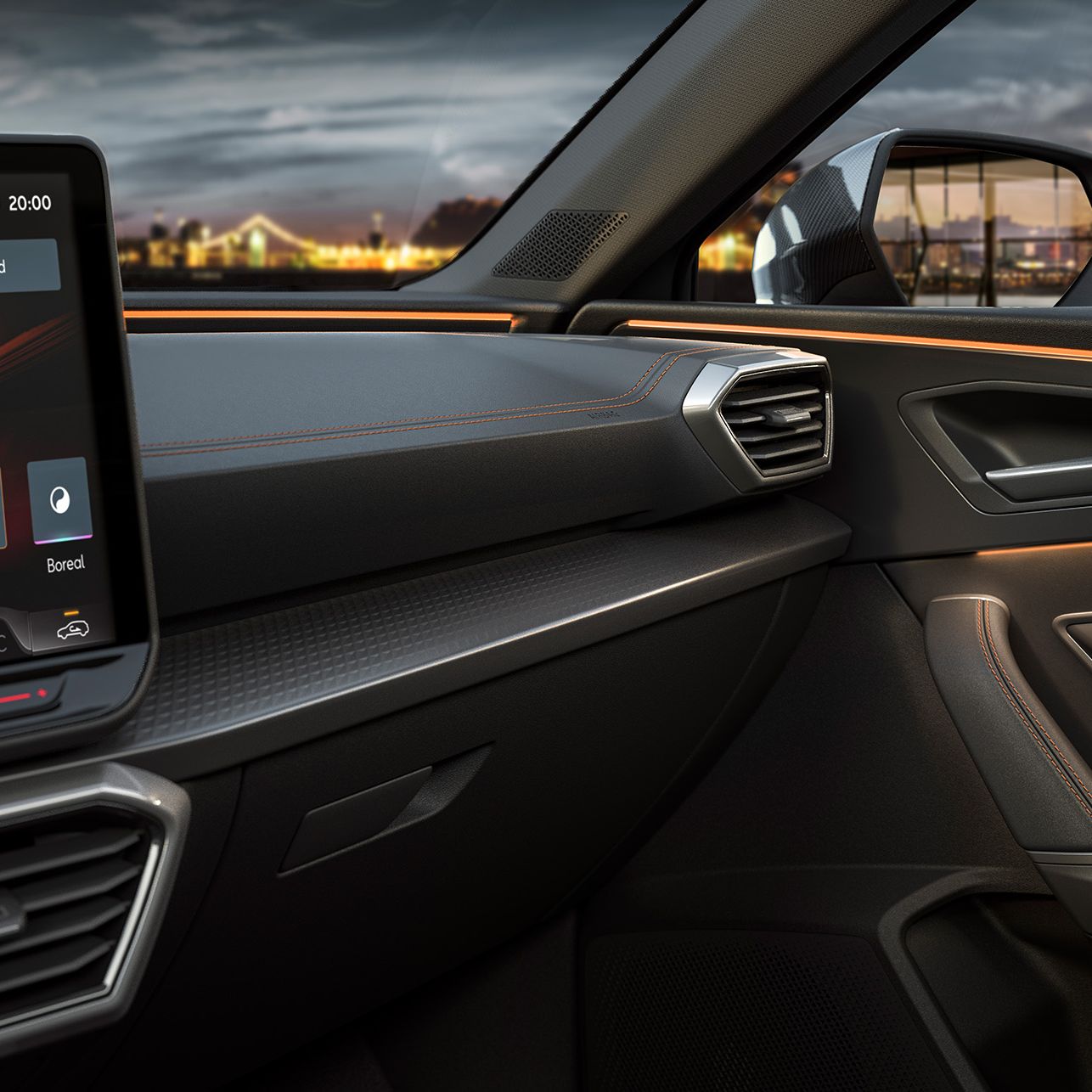 novo cupra leon equipamento edge, upgrade de tecnologia, iluminação ambiente e sistema de infotainment. Keyless avançado, sistema antirroubo e uma câmara de visão traseira