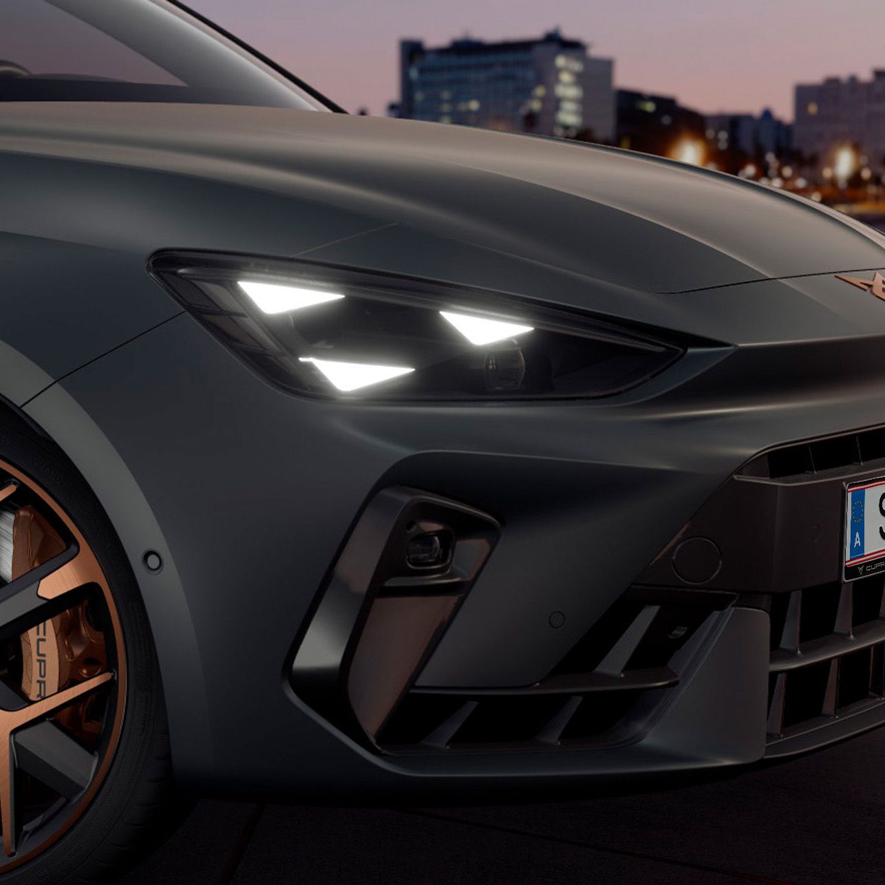 novo cupra leon tecnologia automóvel phev, faróis matrix led, jantes forjadas com detalhes em cobre e travões brembo