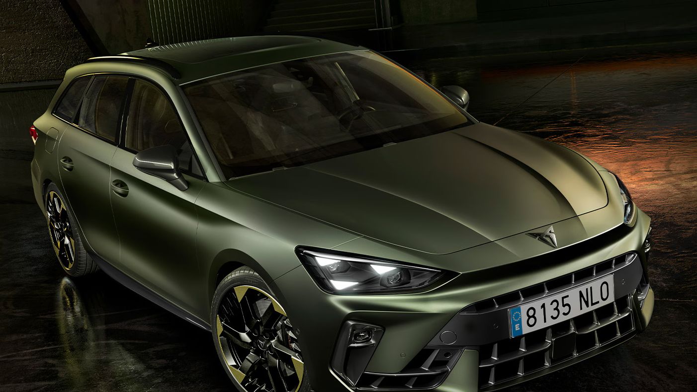 Design exterior do cupra leon tribe edition sportstourer em Manganese mate e jantes Sulfur de liga leve de 19 polegadas 