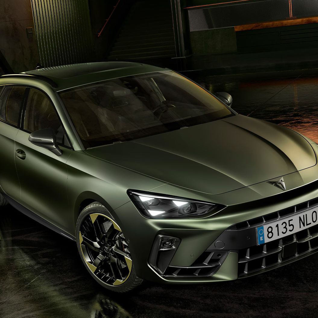 Design exterior do cupra leon tribe edition sportstourer em Manganese mate e jantes Sulfur de liga leve de 19 polegadas 