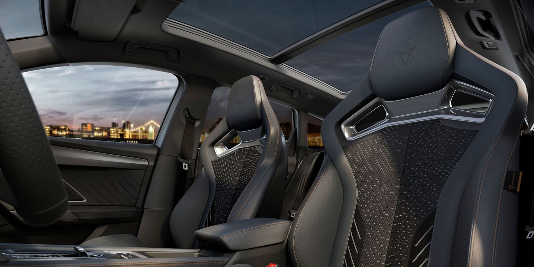 novo cupra leon sportstourer pack de equipamento interior extreme, consola central, bancos cup bucket, altifalantes sennheiser e muito mais. Pôr do sol do lado de fora da janela