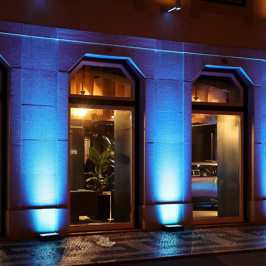 CUPRA City Garage Lisboa à noite