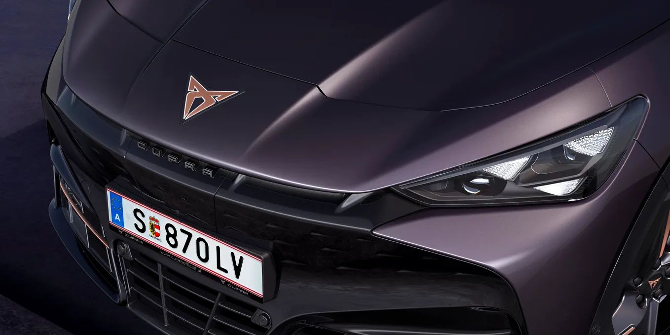 novo CUPRA tavascan na cor dark void.