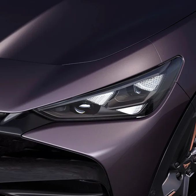 novo CUPRA tavascan na cor dark void.