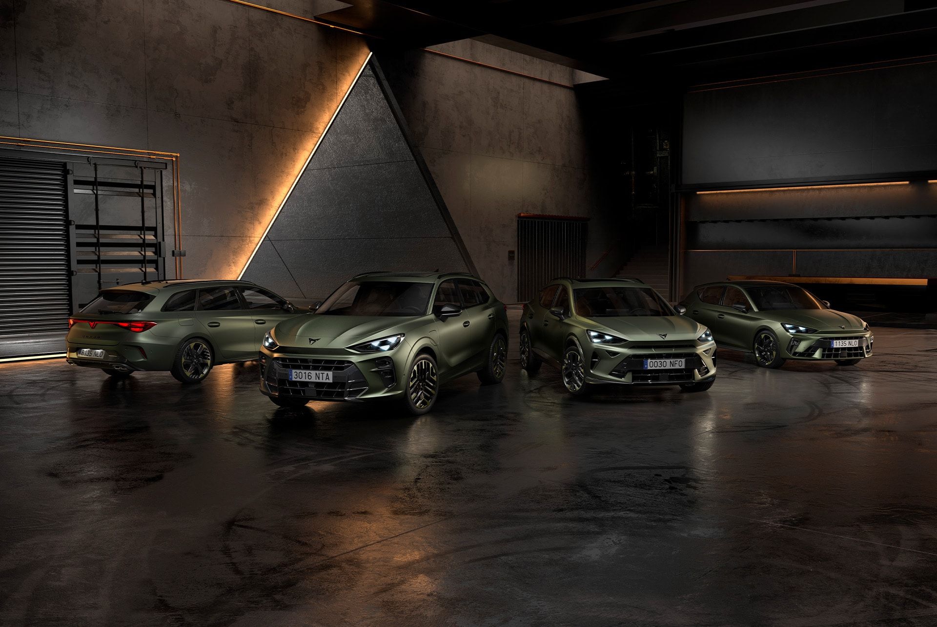 Gama CUPRA Tribe Edition — Formentor, Leon, Leon Sportstourer e Terramar — estacionados numa garagem, todos com acabamento Verde Manganese Mate.