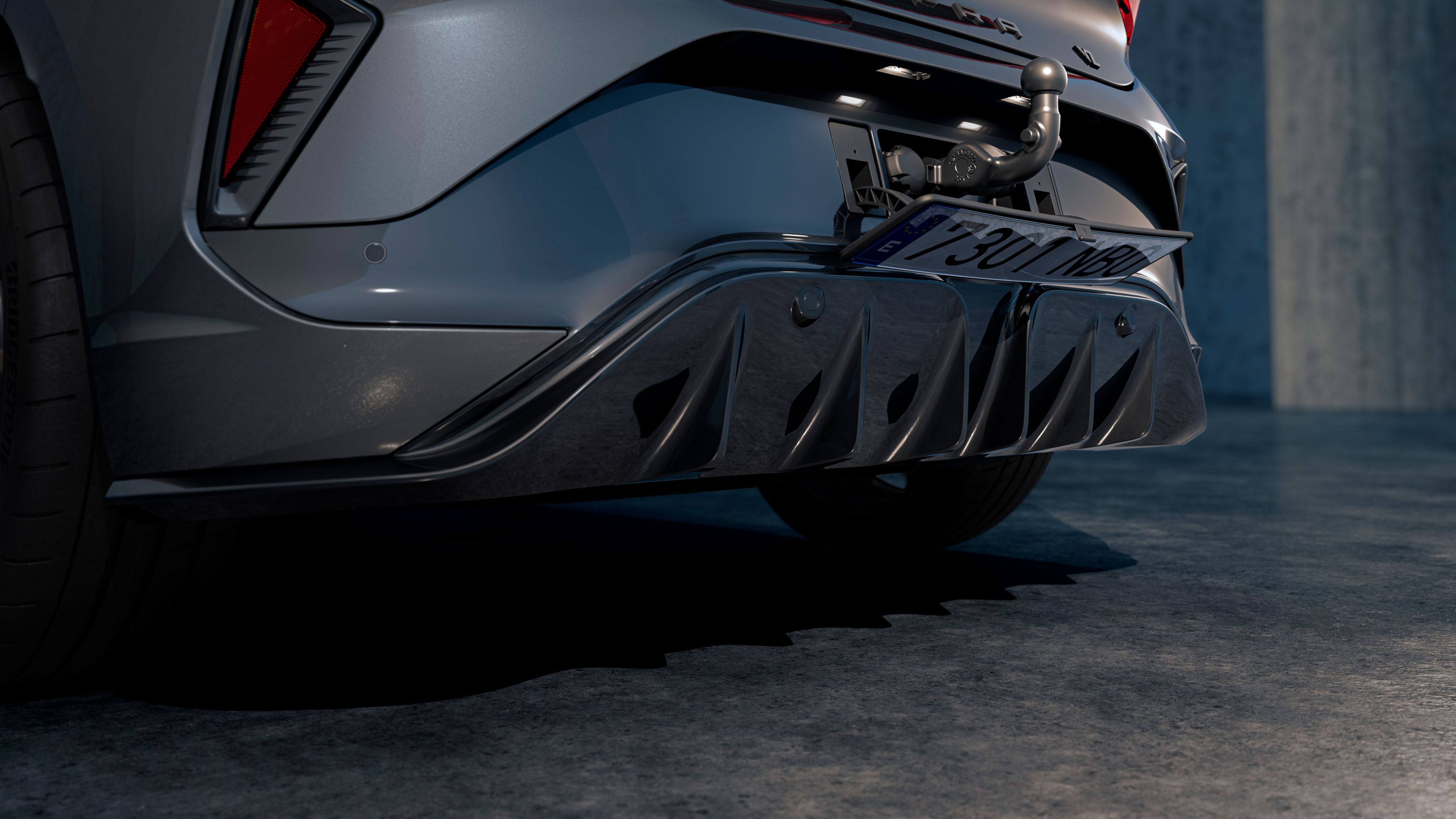 Vista traseira do CUPRA Born 2026, destacando o gancho de reboque um dos acessórios desenvolvidos especificamente para o modelo