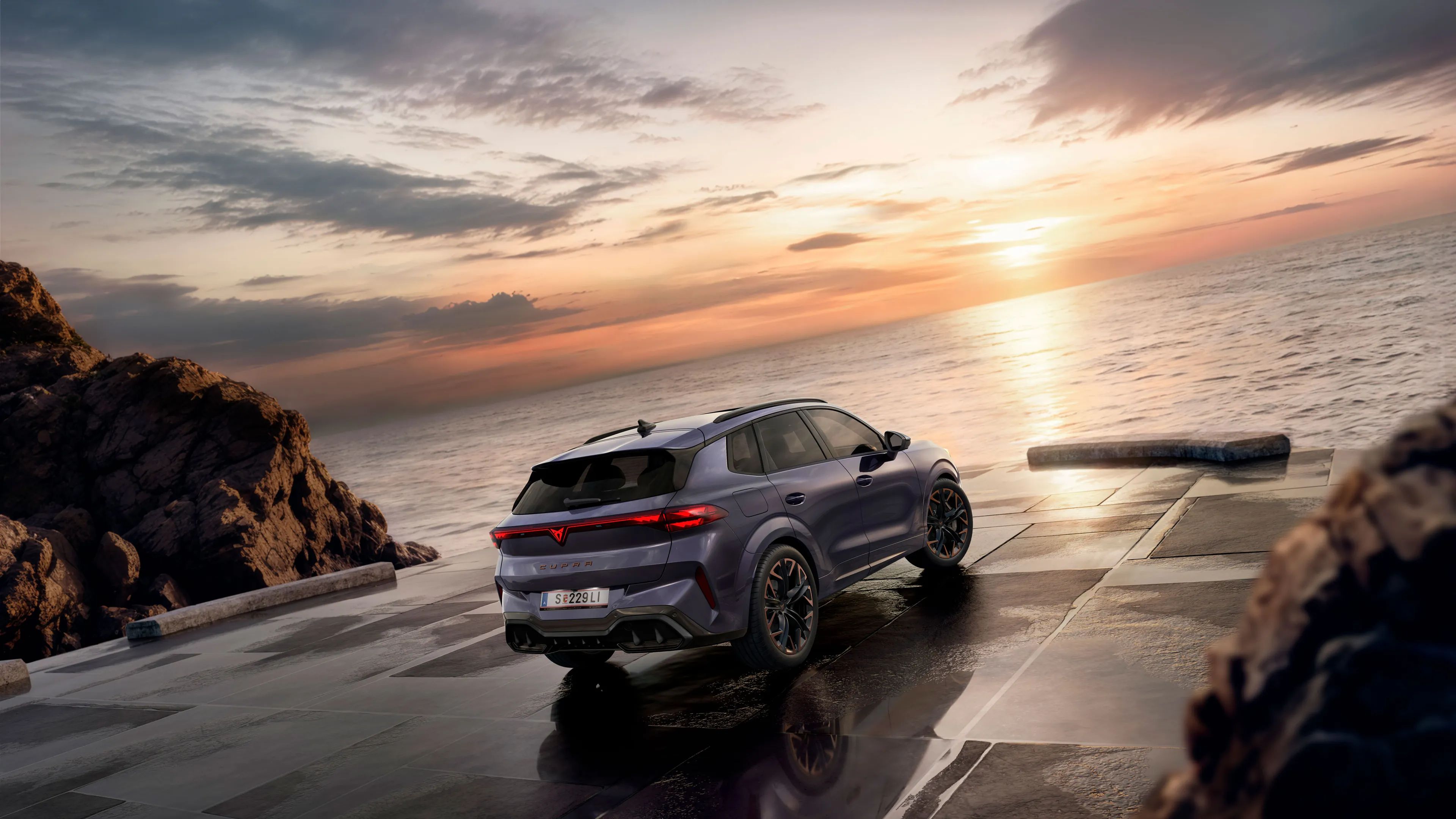 CUPRA Terramar: SUV híbrido com design desportivo e elegante