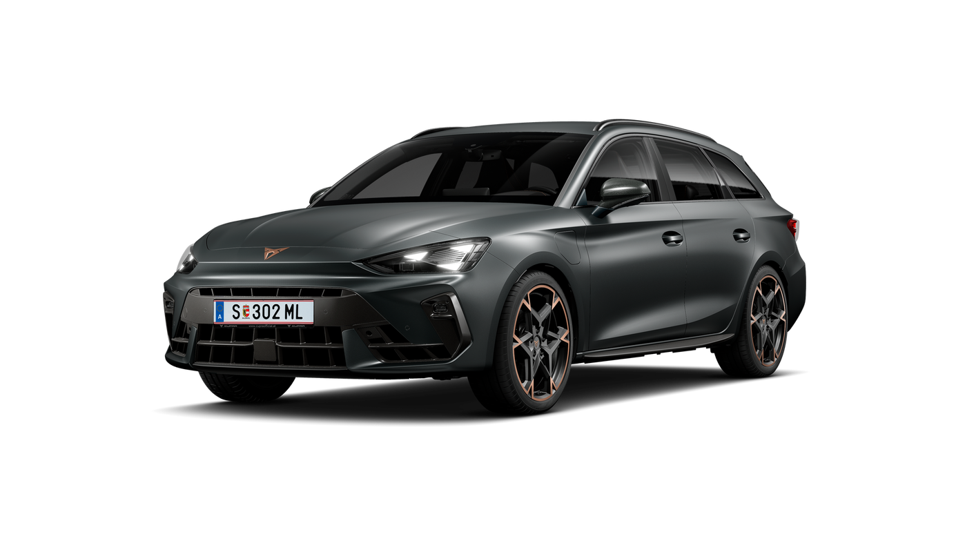 perspetiva da frente de novo cupra leon sportstourer 2025 em cinzento escuro magnetic tech matte com logótipo em cobre e jantes de liga leve.