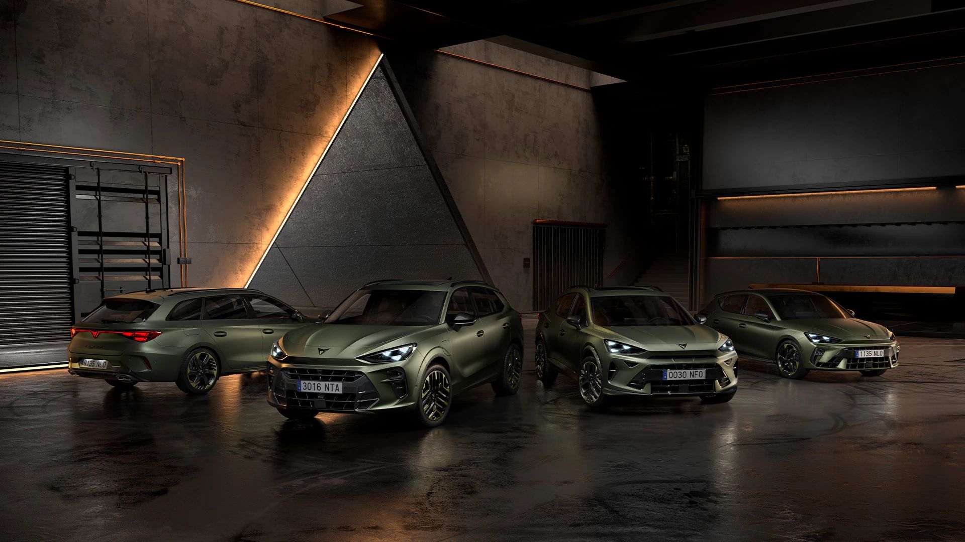 Gama CUPRA Tribe Edition — Formentor, Leon, Leon Sportstourer e Terramar — estacionados numa garagem, todos com acabamento Verde Manganese Mate.