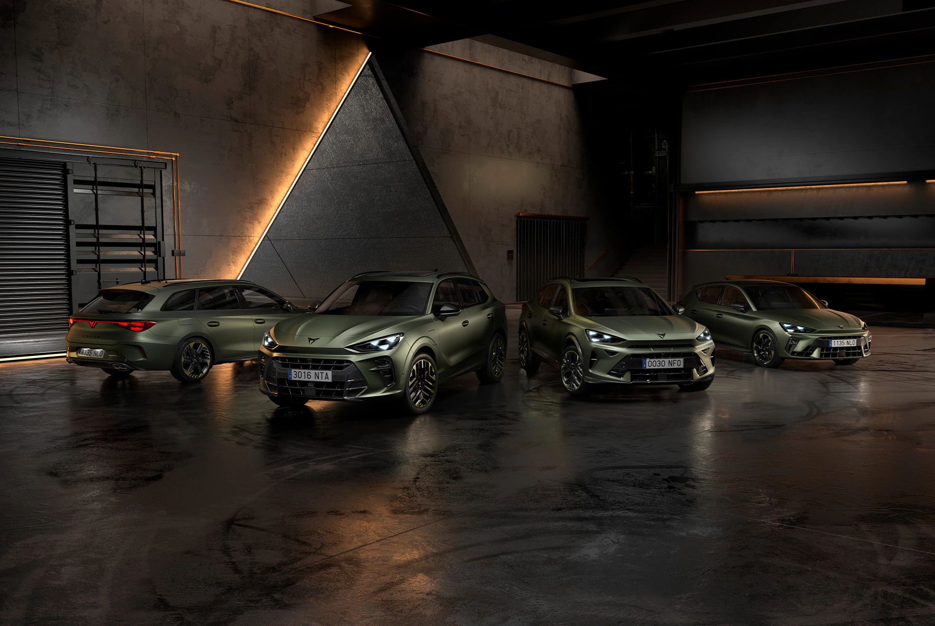Gama CUPRA Tribe Edition — Formentor, Leon, Leon Sportstourer e Terramar — estacionados numa garagem, todos com acabamento Verde Manganese Mate.