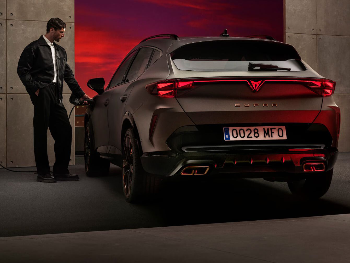Carro de empresa para renting de frota: CUPRA Formentor em bronze mate Century e versão e-Hybrid.