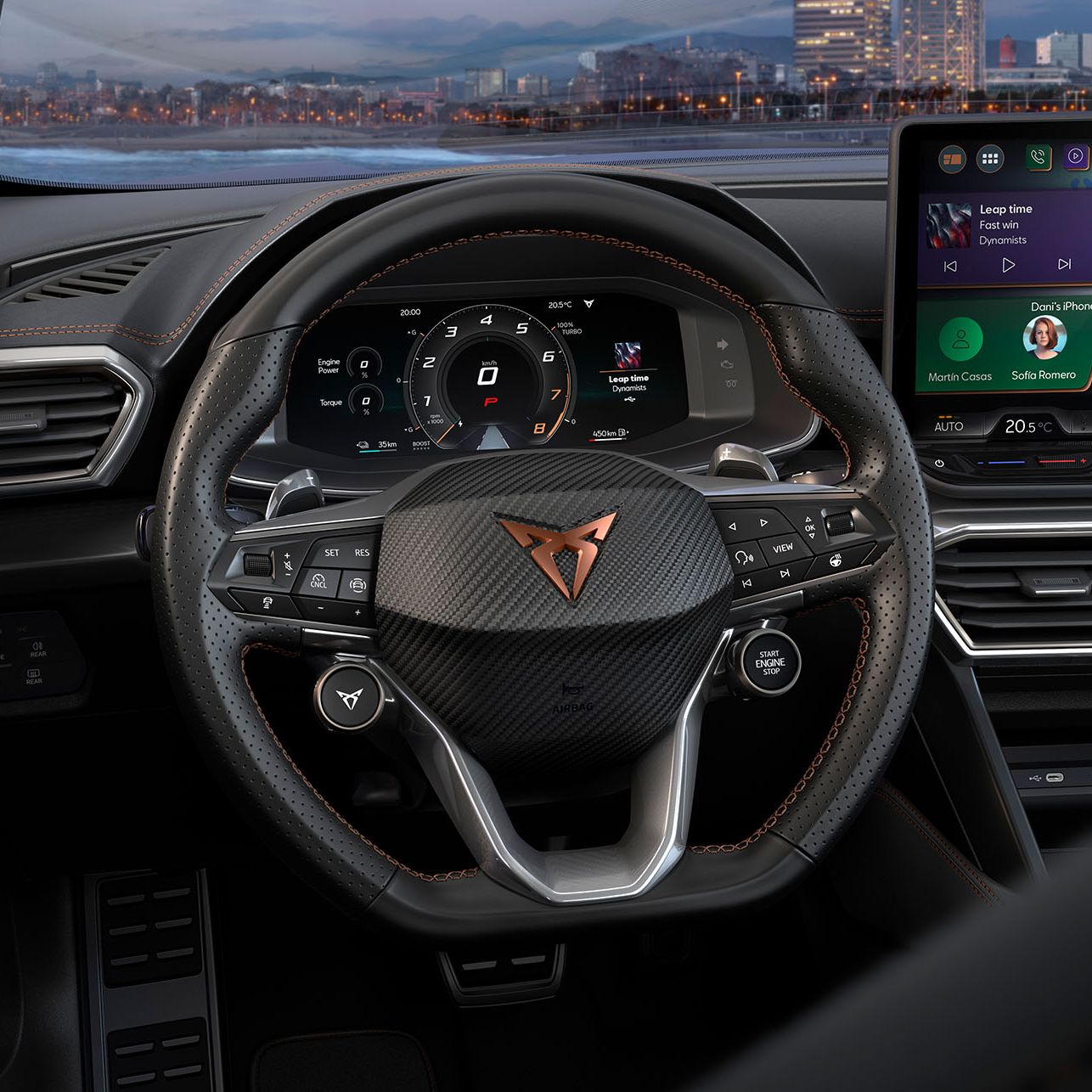 O CUPRA Formentor inclui assistência ao estacionamento inteligente, Sistema de Alerta de Fadiga do condutor, assistência lateral, limitador de velocidade e uma câmara de visão top view